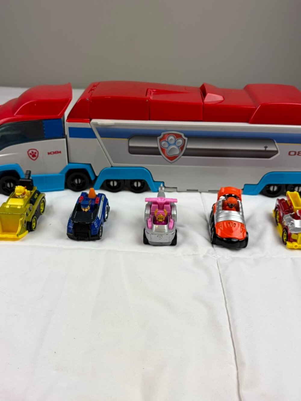PAW PATROL Launch 'N Haul Paw Patroller + 5 Diecast Paw Patrol Vehicles
